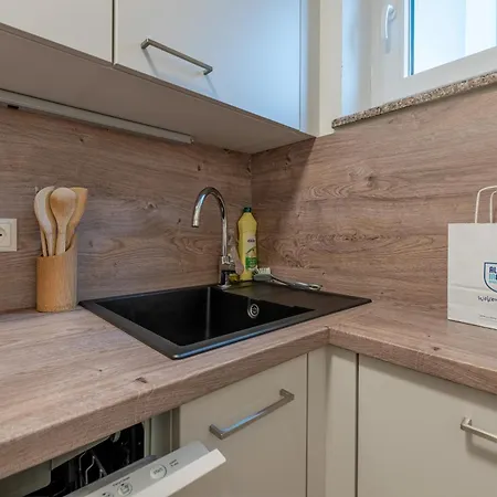 Deluxe By In One Apartament